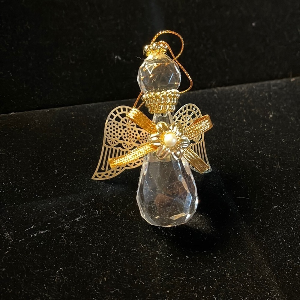 Avon Vtg Collectible “Angelic Reflections Ornament”